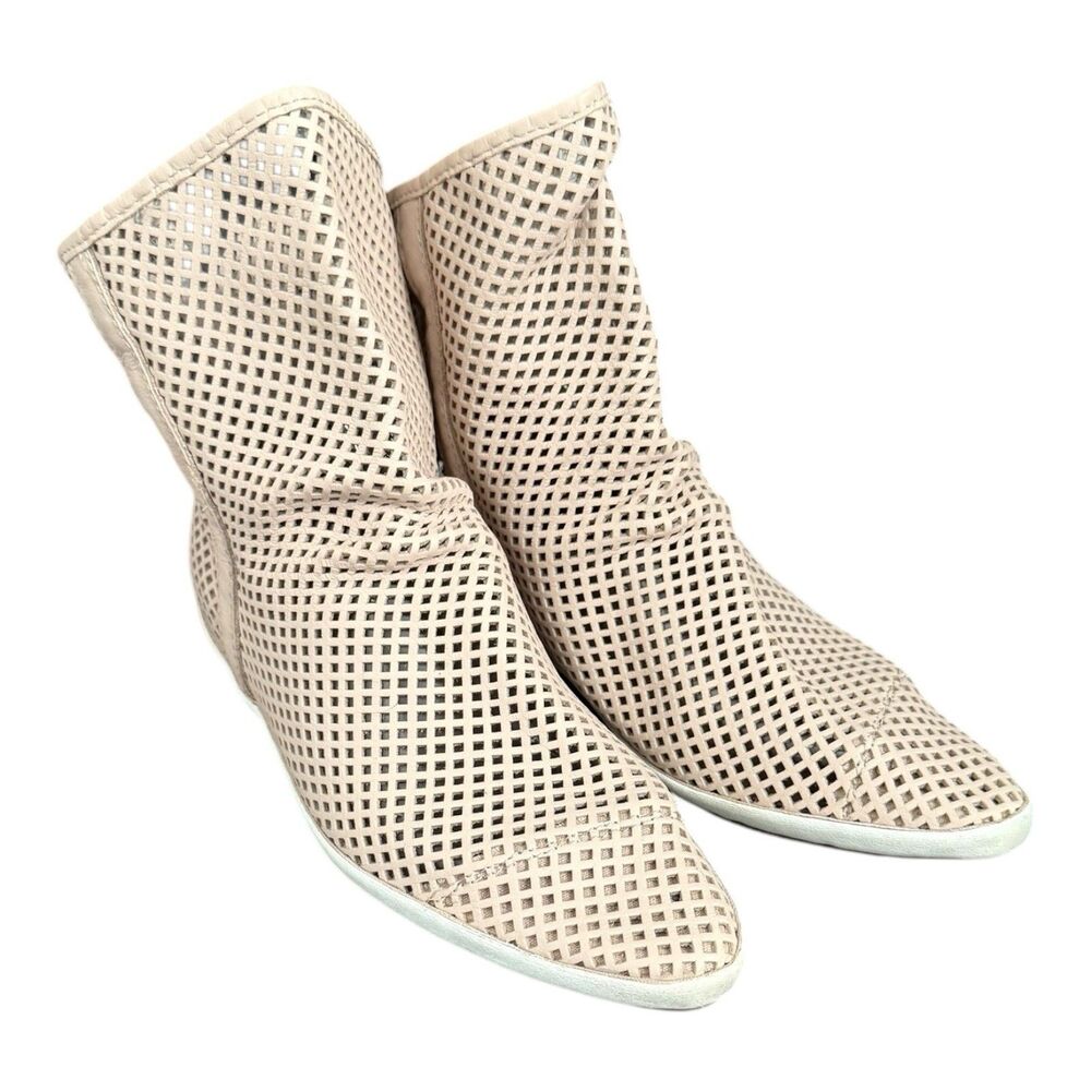SANUK Women’s Ankle Booties Tan / Beige Laser Cut Leather Flat Pull On - SZ 7